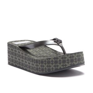 BCBGeneration – Giselle Flip-Flop Sandal